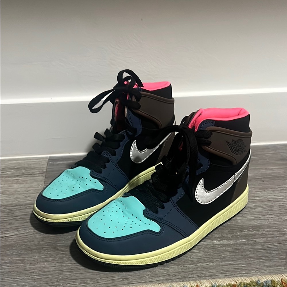 Nike Air Jordan 1 Retro High Multicolor Sneakers